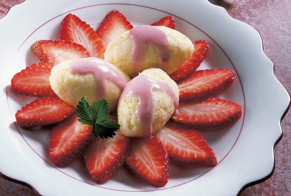 Griesnockerl mit Erdbeeren Griesnockerl mit Erdbeeren