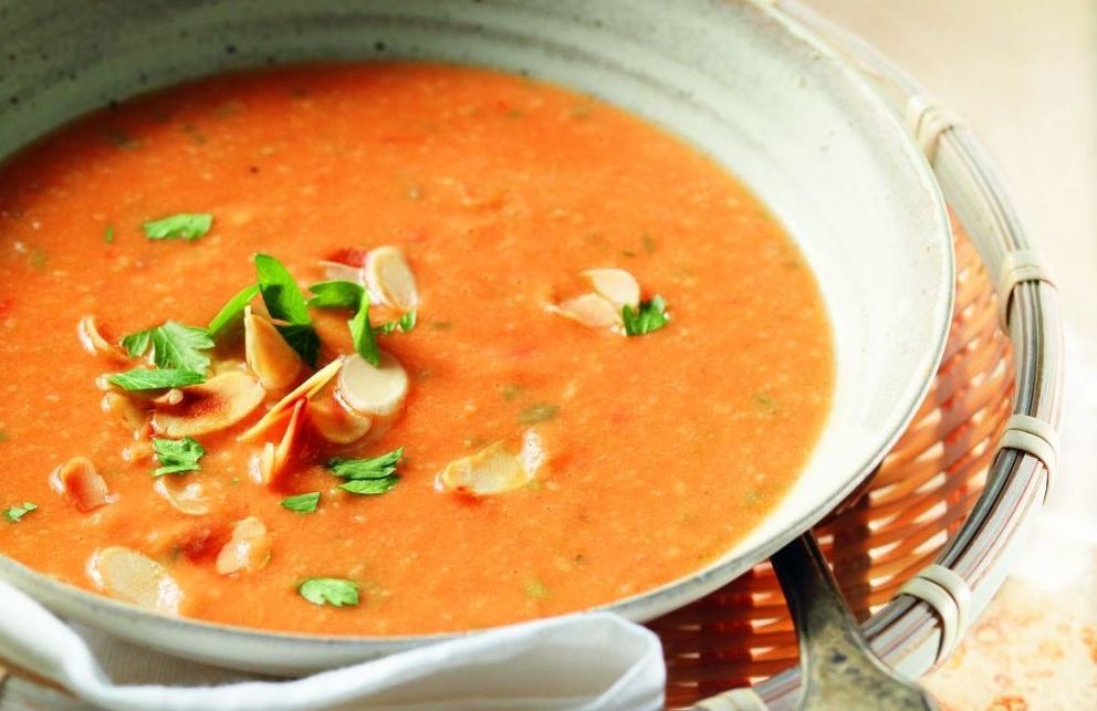 Knoblauchsuppe mit Mandelblätter Knoblauchsuppe mit Mandelblätter