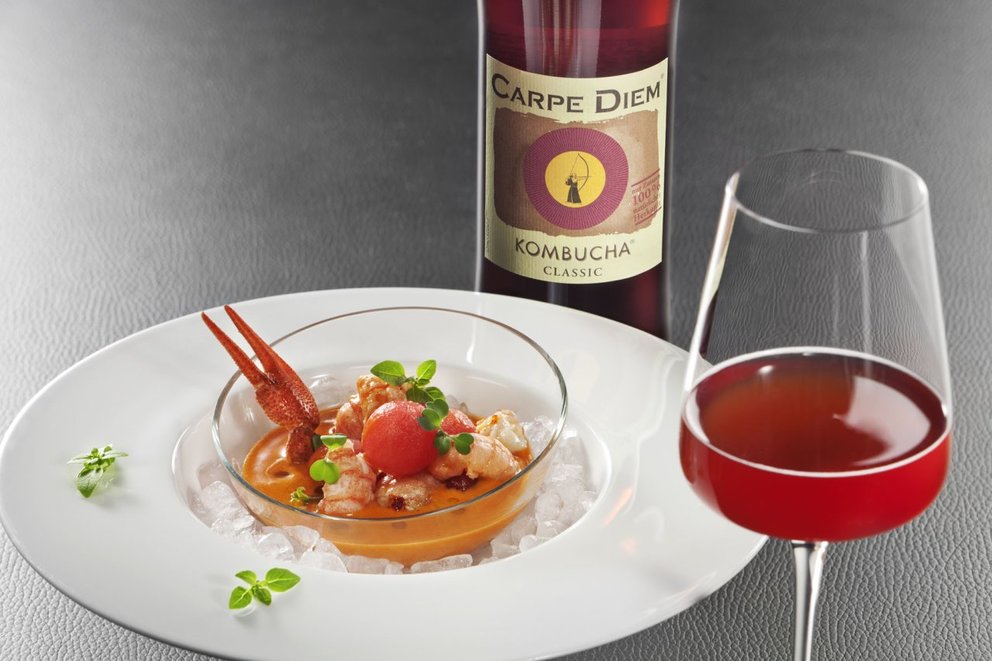 Geeistes Melonen-Kombucha-Classic Süppchen mit Flusskrebsen Geeistes Melonen-Kombucha-Classic Süppchen mit Flusskrebsen