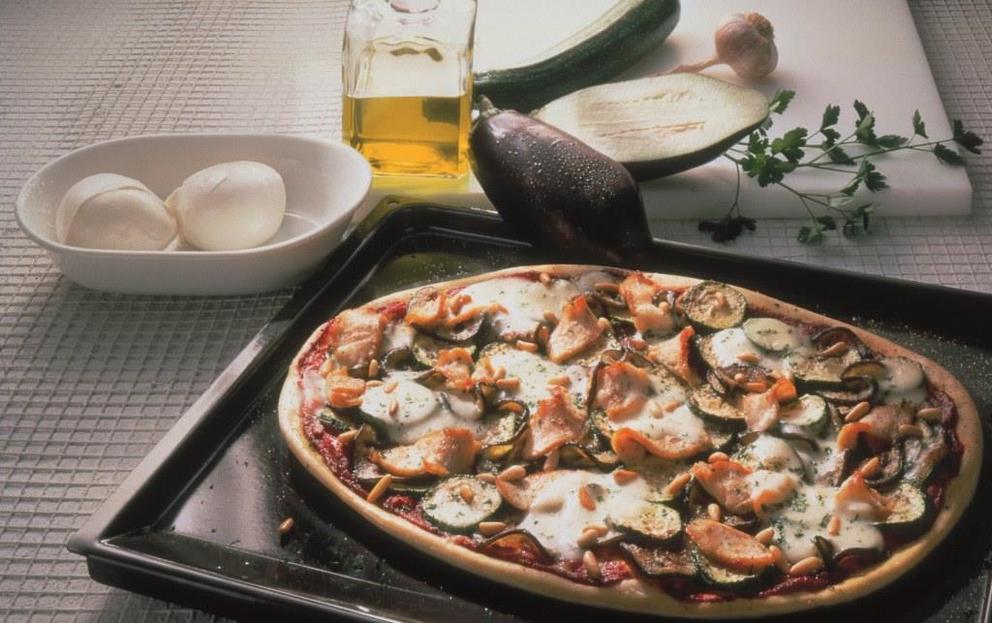 Pizza mit Huhn und Auberginen