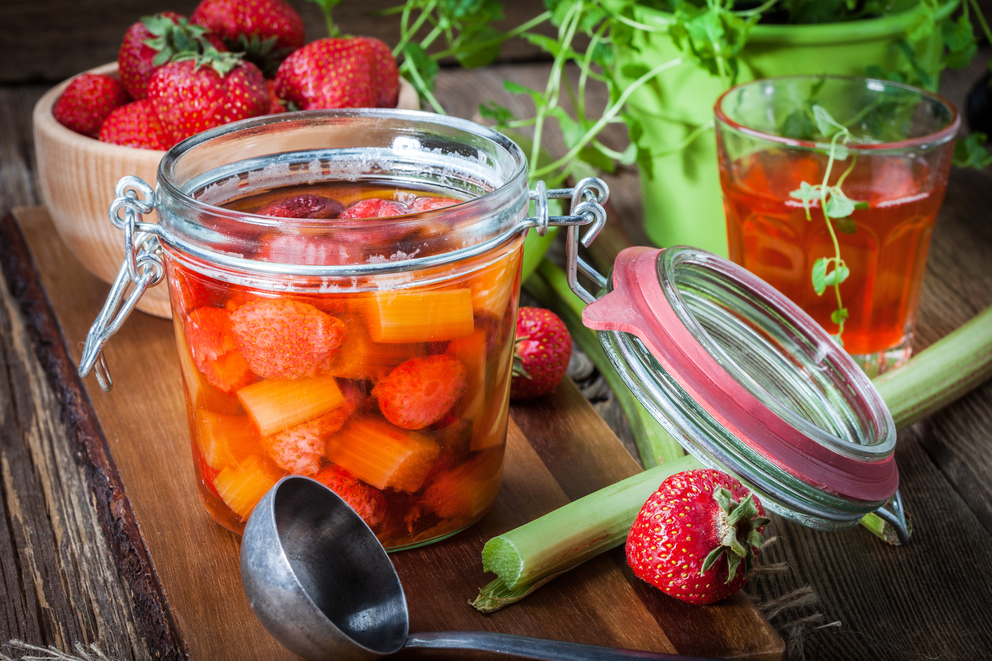 Rhabarberkompott mit Erdbeeren Rhabarberkompott mit Erdbeeren