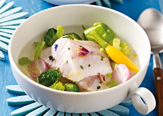 Zanderfilet mit Gemüsekräuter-Tee Zanderfilet mit Gemüsekräuter-Tee