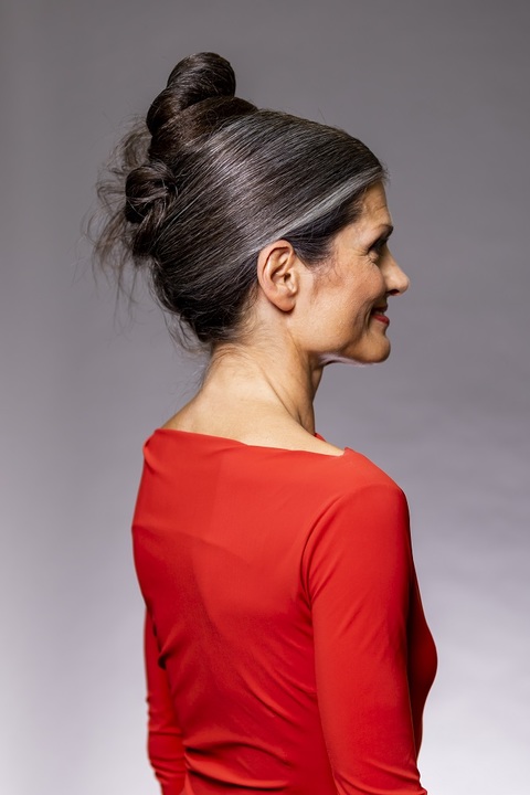 Graue Haare brauchen eine spezielle Pflege Graue Haare brauchen eine spezielle Pflege