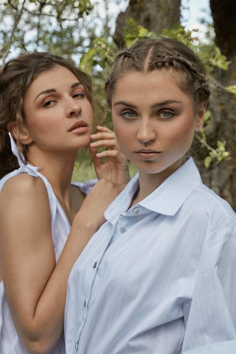 Sommerliches Frisurenstyling Sommerliches Frisurenstyling