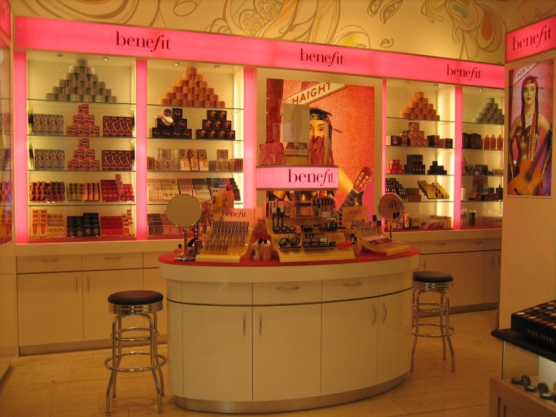 Benefit Counter bei Douglas House of Beauty, Wien Benefit Counter bei Douglas House of Beauty, Wien