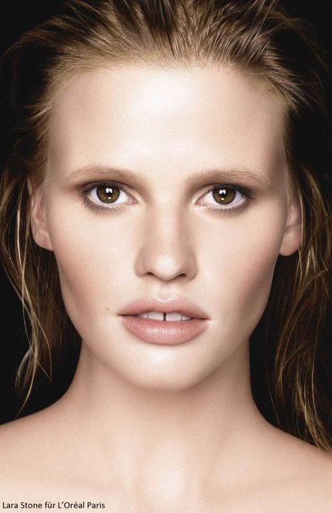 Lara Stone für Nude Magique Blur Cream von L'Oreal Paris Lara Stone für Nude Magique Blur Cream von L'Oreal Paris