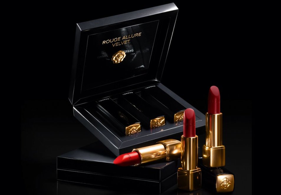 Chanel rouge allure velvet le lion de chanel 1