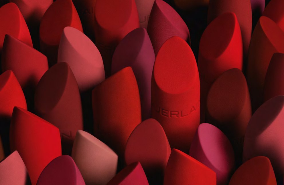 Guerlain Rouge G Velvet ist in 15 samtig matten, hochpigmentierten Farben erhältlich