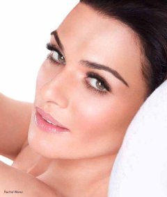 Rachel Weisz für L'Oreal Paris Revitalift Total Repair 10 BB Rachel Weisz für L'Oreal Paris Revitalift Total Repair 10 BB