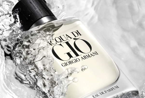 Acqua di Gio Eau de Parfum - eine spritzig grüne Mischung von hypnotischer Faszination Acqua di Gio Eau de Parfum - eine spritzig grüne Mischung von hypnotischer Faszination
