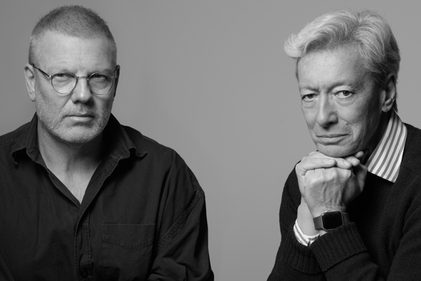 Frédéric  Malle und Jonny Johansson, der Gründer und Kreativdirektor von Acne Studios, eint das Bestreben, Unkonventionelles zu wagen, holistisch zu denken und ihrer Kreativität keine Grenzen zu setzen