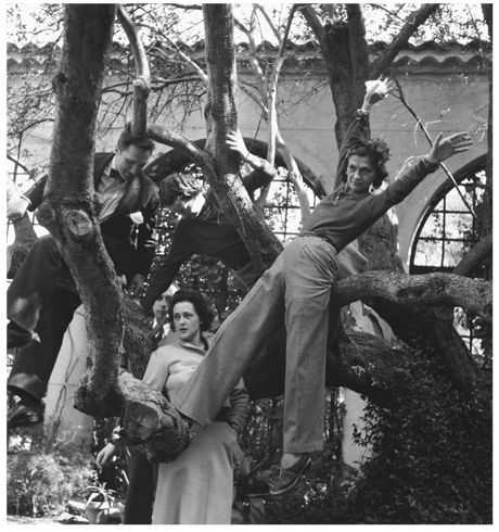 Mademoiselle Chanel mit Freunden in La Pausa Mademoiselle Chanel mit Freunden in La Pausa