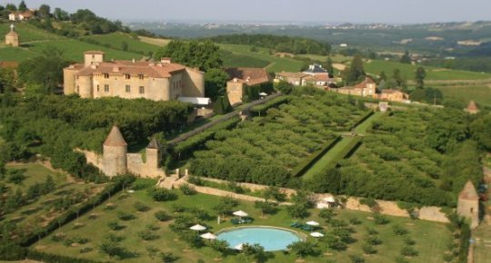 Château de Bagnols Château de Bagnols