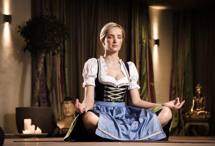 Yoga im Dirndl Yoga im Dirndl