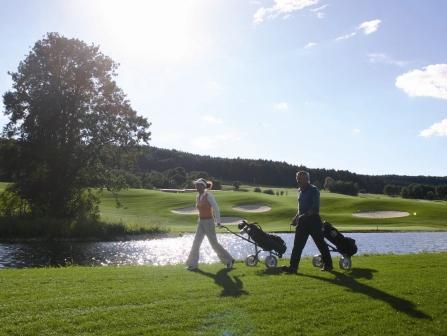 Traumhafte Golfplätze findet man in unmittelbarer Nähe der Heiltherme Bad Waltersdorf