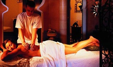 Massage-Ritual im Hotel Angerhof
