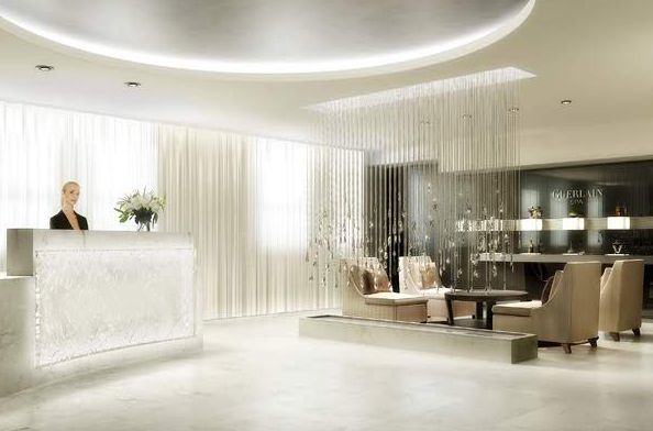 Rezeption des Guerlain Spa im Waldorf Astoria Rezeption des Guerlain Spa im Waldorf Astoria