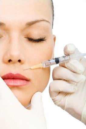 Formen der Lippenkontur mit Hyaluronsäure Formen der Lippenkontur mit Hyaluronsäure