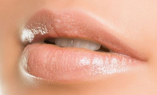 Volumenaufbau bei den Lippen Volumenaufbau bei den Lippen