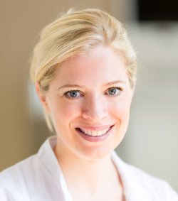 Dr. Elke Janig Dr. Elke Janig