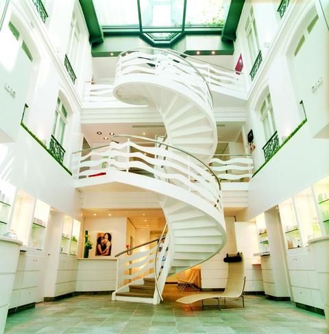 Die berühmte Treppe im Maison de Beauté