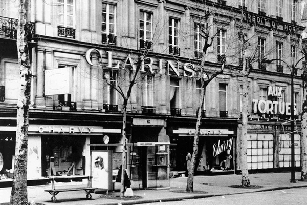 Jacques Courtin-Clarins eröffnet in der Rue Tronchet 35 in Paris 1954 das erste Clarins Beauty Institut