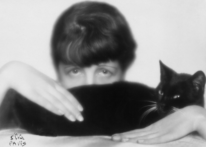 Madame d'Ora_Selbstbildnis mit Katze Madame d'Ora_Selbstbildnis mit Katze