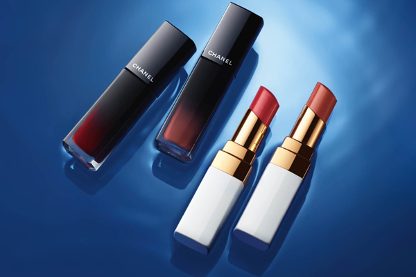 Verstärken Sie Ihre individuelle Lippenfarbe mit den neuen Nuancen von ROUGE COCO BAUME und ROUGE ALLURE LAQUE