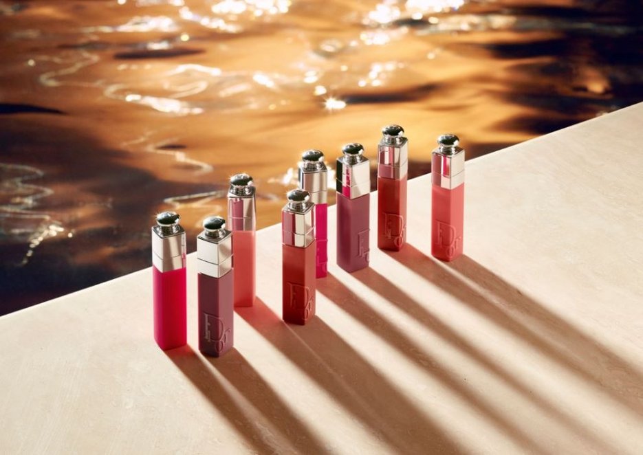 Dior Addict Lip Tint gibt mit 12 natürlichen und gleichzeitig charakteristischen Nuancen in diesem Sommer den Ton an
